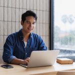 社会人向けWebマーケティングスクールおすすめ15選!費用やメリットを紹介 shutterstock_2663024061 (1)